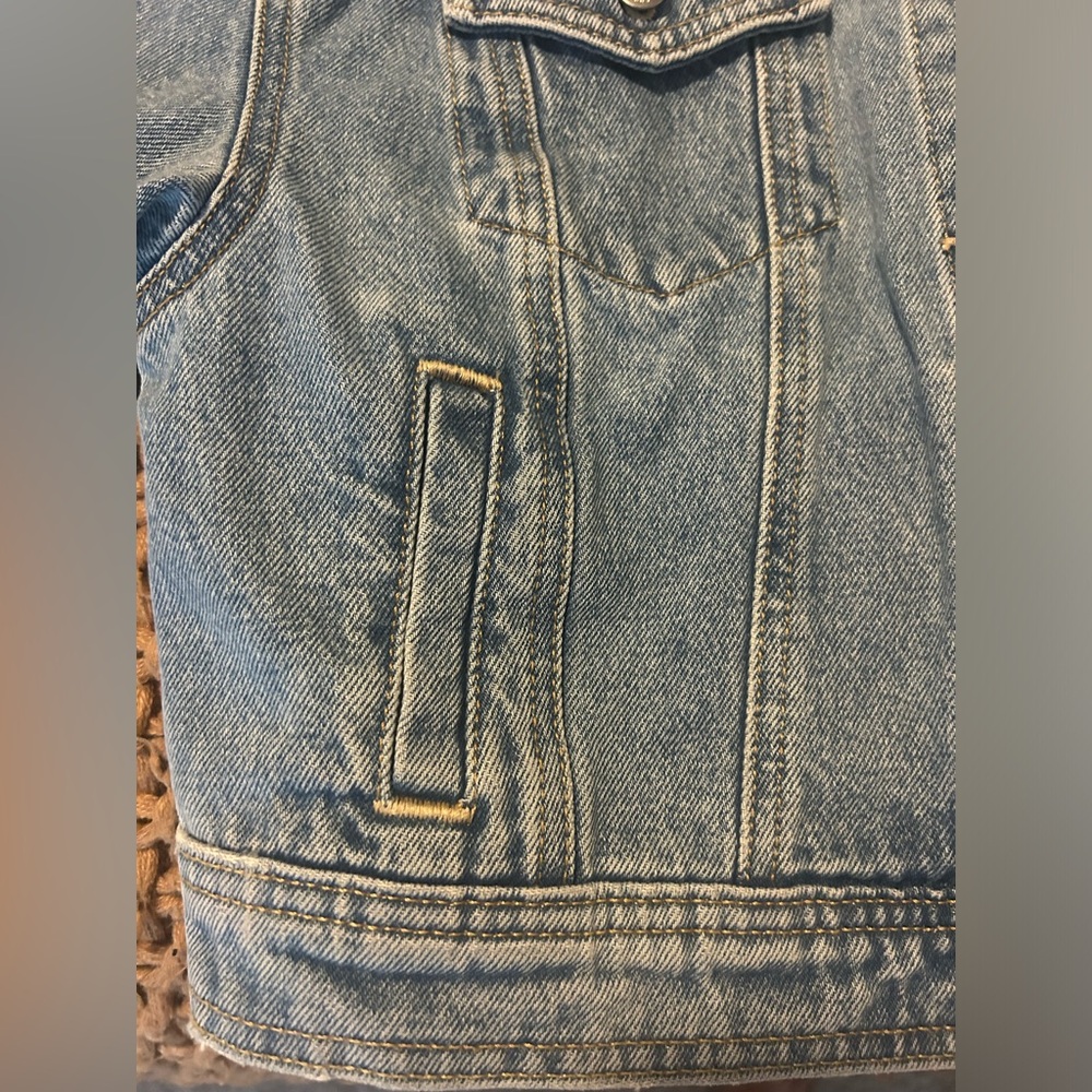 Universal Thread Blue Denim Jean Jacket Cropped Fit - Picture 8 of 16